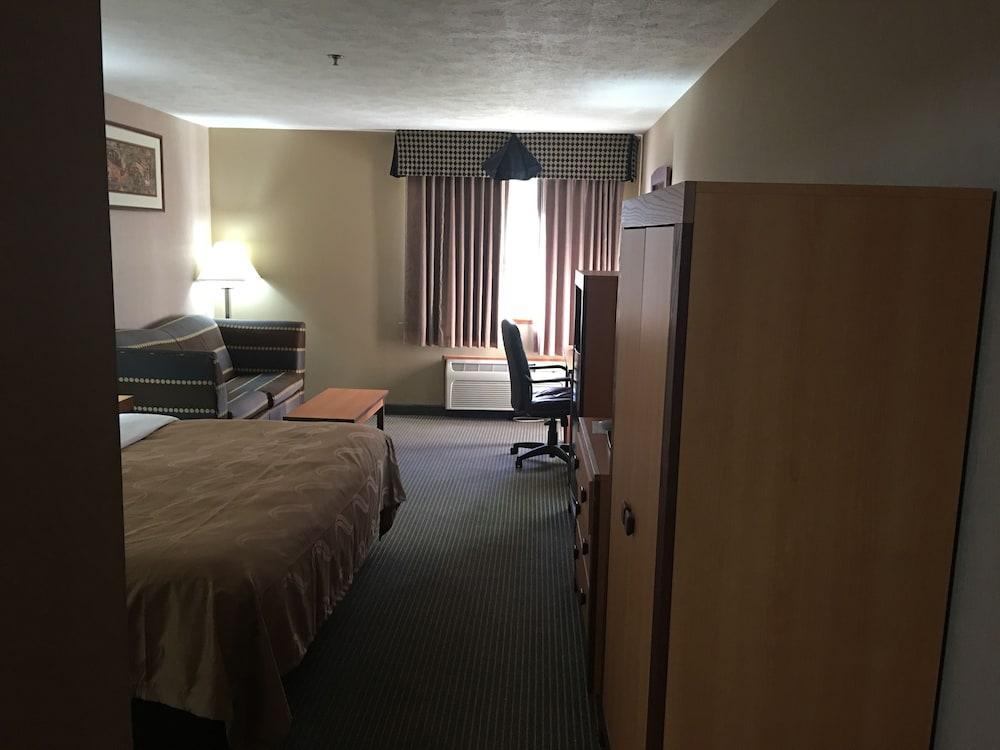 Quality - Bloomington Inn